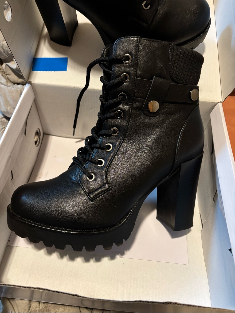 Dream Pairs Black Lace-Up Chunky Heel Platform Ankle Boots